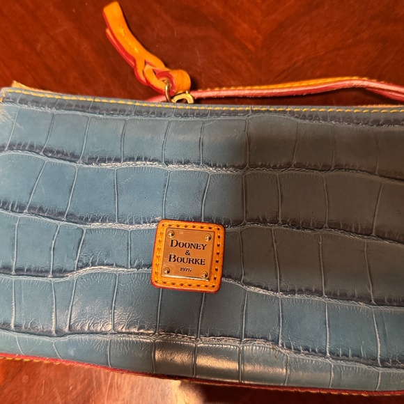 Dooney&Bourkey wallet crossbody & Coach Wristlet - Picture 1 of 6